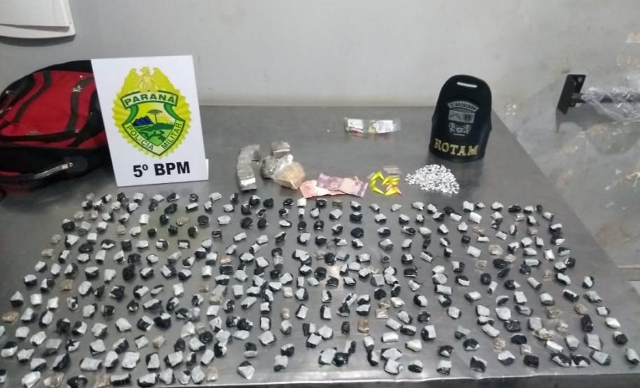 PM de Cambé prende homem e apreende mais de 370 porções de maconha PM de Cambé prende homem e apreende mais de 370 porções de maconha