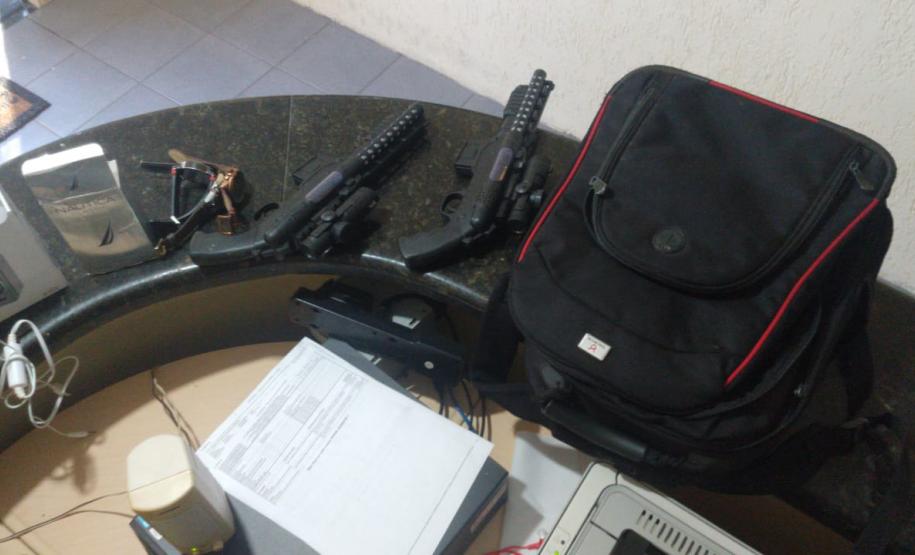 PM encontra mala com objetos furtados em Wenceslau Braz, no Norte Pioneiro PM encontra mala com objetos furtados em Wenceslau Braz, no Norte Pioneiro