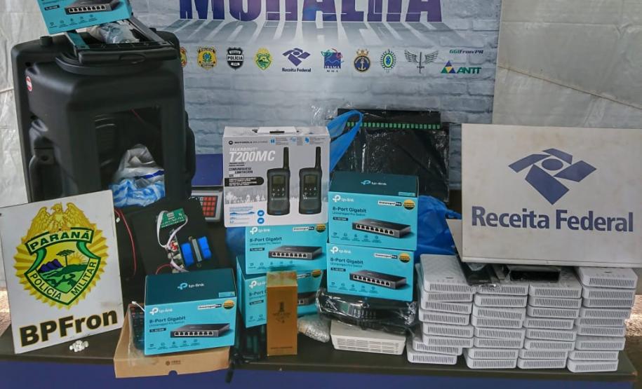BPFron apreende armas, munições de aproximadamente 850 caixas de cigarros no Oeste do estado