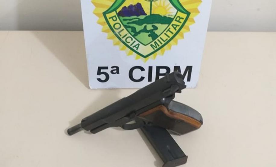 Maconha, arma e munições são apreendidos pela PM em Cianorte (PR) Maconha, arma e munições são apreendidos pela PM em Cianorte (PR)