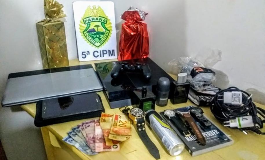 Homem que invadiu residência e levou objetos é preso instantes depois pela PM em Cianorte (PR) Homem que invadiu residência e levou objetos é preso instantes depois pela PM em Cianorte (PR)