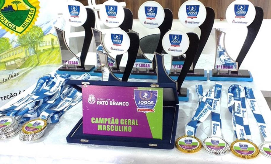 Policiais militares do 3º Batalhão são premiados durante a 36ª Edição dos Jogos dos Trabalhadores de Pato Branco (PR) Policiais militares do 3º Batalhão são premiados durante a 36ª Edição dos Jogos dos Trabalhadores de Pato Branco (PR)