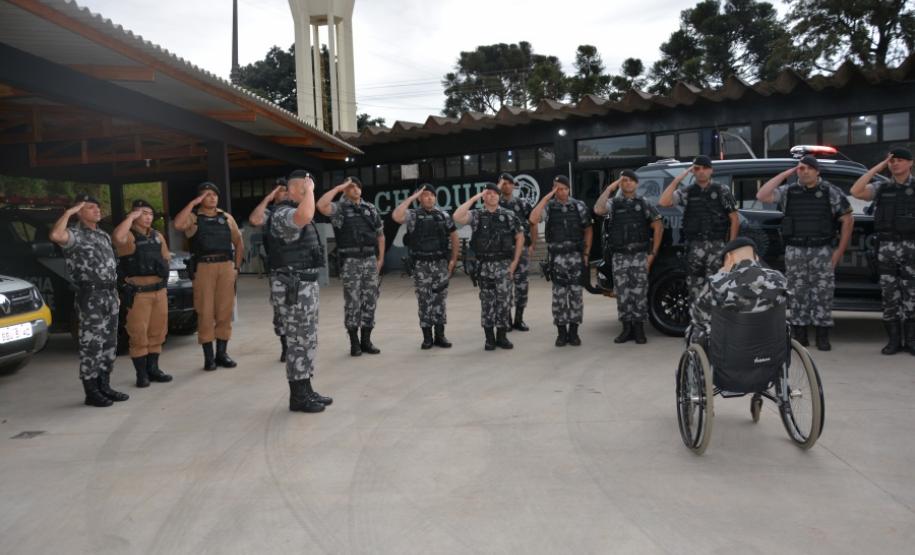 Companhia de Choque de Londrina (PR) faz surpresa para menino que sonha em ser policial militar Companhia de Choque de Londrina (PR) faz surpresa para menino que sonha em ser policial militar