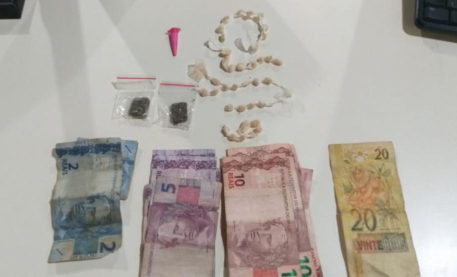 Dois homens são presos pela PM com porções de crack, maconha e cocaína em Londrina, no Norte do estado Dois homens são presos pela PM com porções de crack, maconha e cocaína em Londrina, no Norte do estado