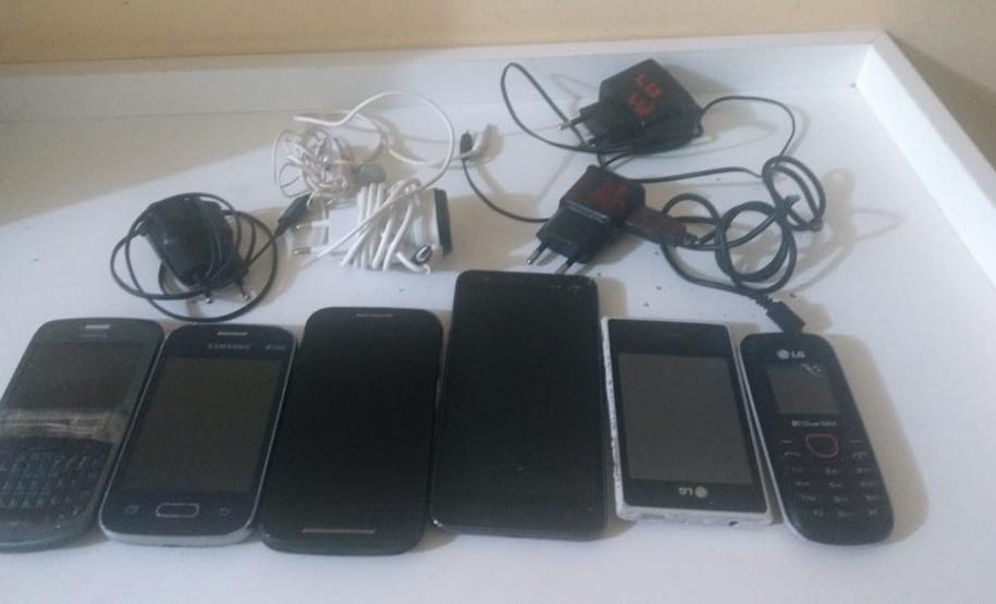 PM detém objetos que seriam arremessados para dentro de Penitenciária de Londrina, no Norte do estado PM detém objetos que seriam arremessados para dentro de Penitenciária de Londrina, no Norte do estado