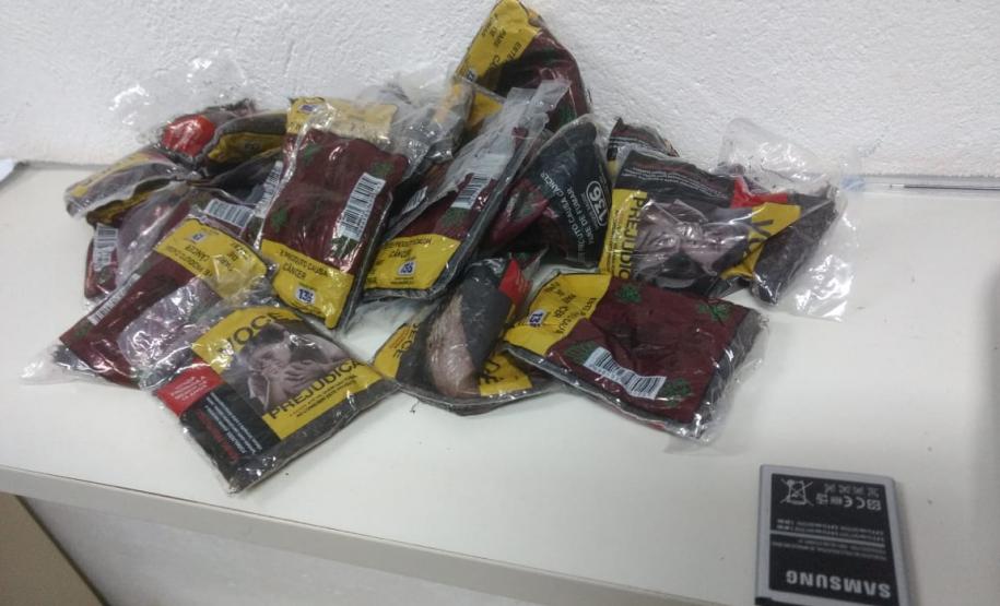 Quatro homens são presos, três deles por mandado de prisão e o último por furto, em situações distintas no Noroeste do Paraná Quatro homens são presos, três deles por mandado de prisão e o último por furto, em situações distintas no Noroeste do Paraná