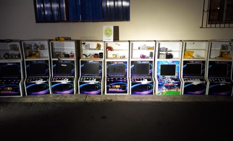 Máquinas de jogo de azar são apreendidas em bares de Irati (PR) Máquinas de jogo de azar são apreendidas em bares de Irati (PR)