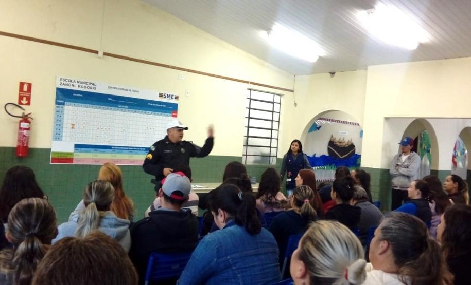 Segurança no trânsito é tema de palestra de policiais em escola municipal de Ponta Grossa