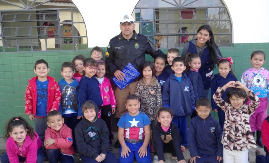 Segurança no trânsito é tema de palestra de policiais em escola municipal de Ponta Grossa