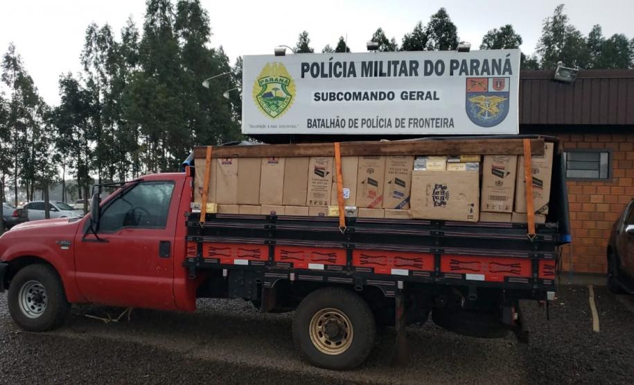 Caminhonete com 120 caixas de cigarros contrabandeados é apreendida no Oeste do estado Caminhonete com 120 caixas de cigarros contrabandeados é apreendida no Oeste do estado