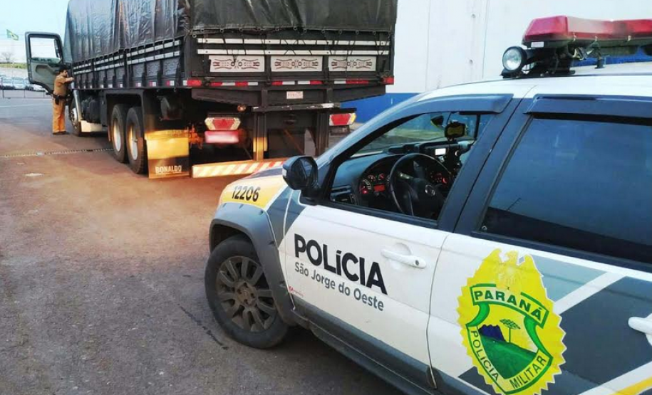 Mais de 27 mil pacotes de cigarros contrabandeados e drogas são apreendidos pela PM, em ações distintas