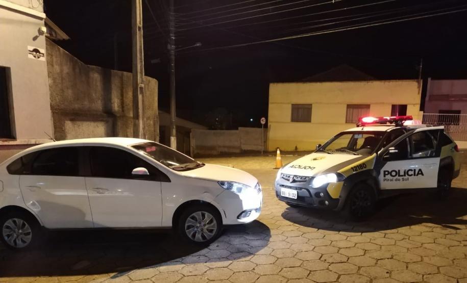 Em ações distintas, PM recupera carro roubado e encaminha um homem e um adolescente nos Campos Gerais Em ações distintas, PM recupera carro roubado e encaminha um homem e um adolescente nos Campos Gerais