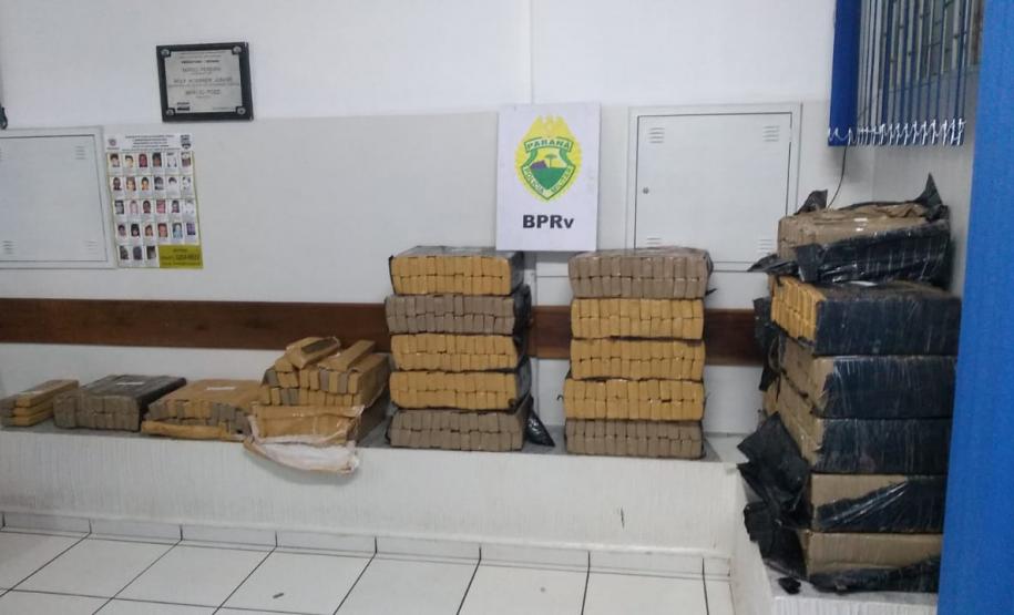 Mais de meia tonelada de maconha é apreendida pela PM em Londrina (PR) Mais de meia tonelada de maconha é apreendida pela PM em Londrina (PR)