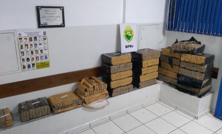 Mais de meia tonelada de maconha é apreendida pela PM em Londrina (PR) Mais de meia tonelada de maconha é apreendida pela PM em Londrina (PR)