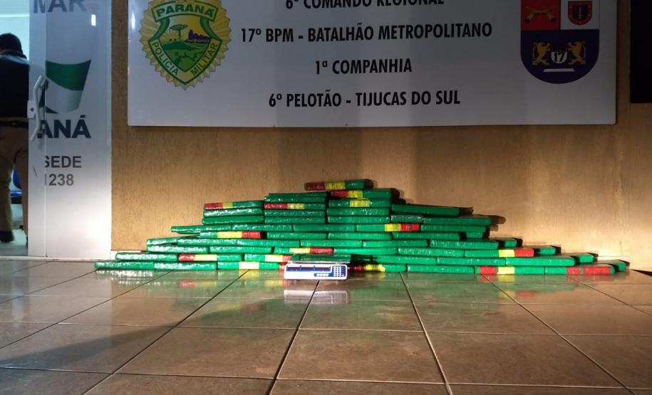 Quase 100 quilos de maconha são apreendidos pela PM em Tijucas do Sul (PR)