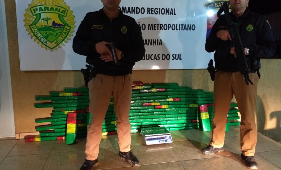 Quase 100 quilos de maconha são apreendidos pela PM em Tijucas do Sul (PR)