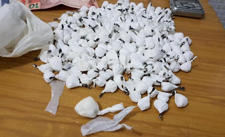 Seis pessoas são encaminhadas por envolvimento com tráfico de drogas e arma de fogo em Campo Mourão (PR)