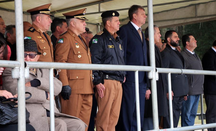 Colombo, 09 de julho de 2019. Passagem de Comando do 22º BPM. Foto: Ten.-Cel. Sérgio Augusto Ramos, Comadante substituído, Cel. Valterlei Mattos de Souza, Comandante do 6º CRPM, Cel. Antonio Carlos de Morais, Subcomandante-Geral da PMPR, Cel. R1 do Exército Pedro Luiz Humphreys Stonoga, Diretor Geral da SESP, Cel RR Chehade Elias Geha e Cel RR Éveron Cesar Puchetti Ferreira.