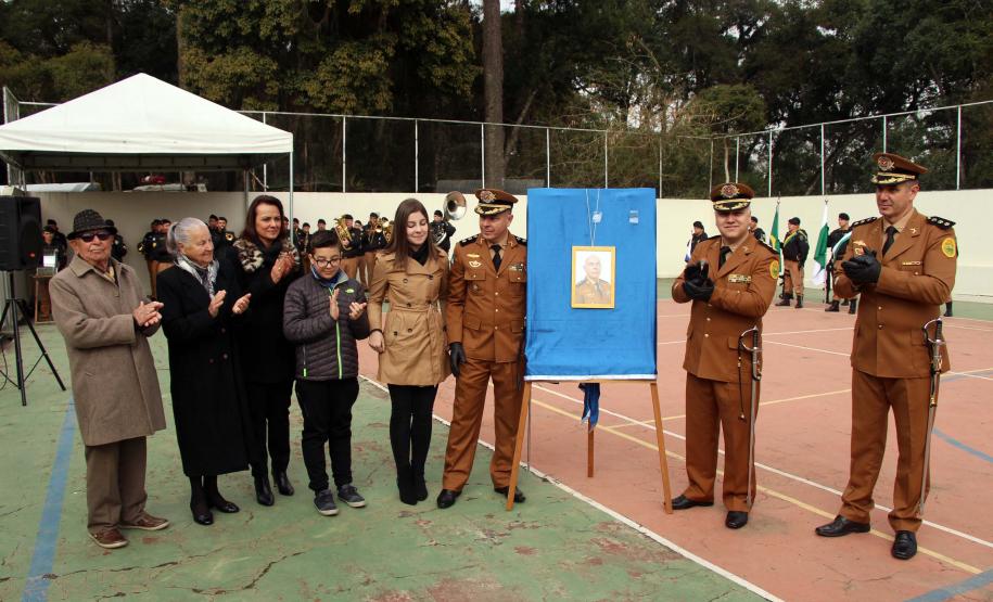 Colombo, 09 de julho de 2019. Passagem de Comando do 22º BPM. Foto: Ten.-Cel. QOPM Sérgio Augusto Ramos e familiates, participam da inauguração da foto da Galeria de Ex-comandantes.