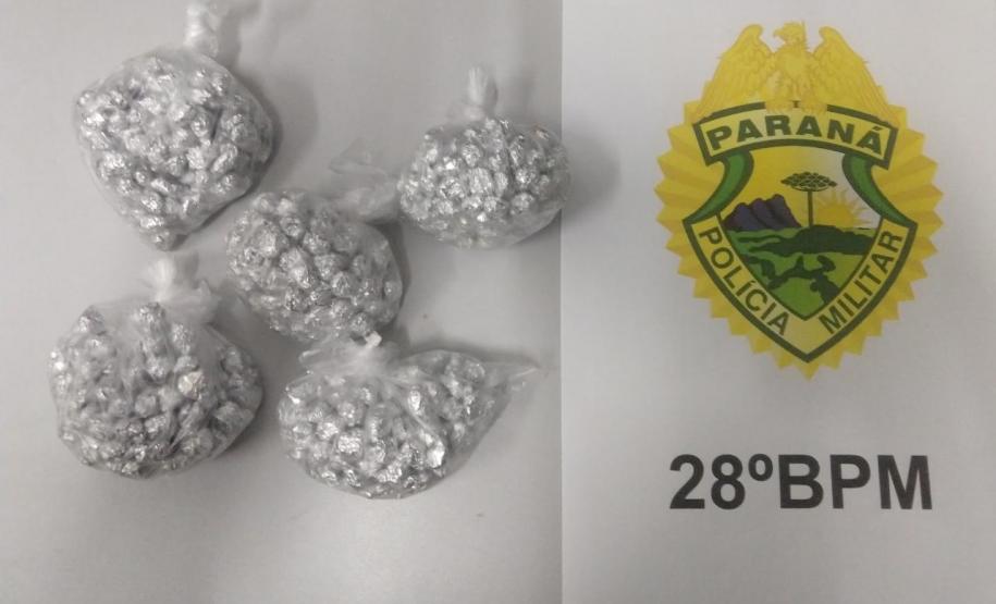 PM apreende 750 pedras de crack e encaminha homem à Delegacia no município da Lapa, no Sudeste do estado PM apreende 750 pedras de crack e encaminha homem à Delegacia no município da Lapa, no Sudeste do estado