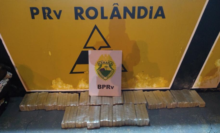 Canil do BPRv apreende mais de 55 quilos de maconha em bagageiro de ônibus em Londrina (PR); dois homens são presos