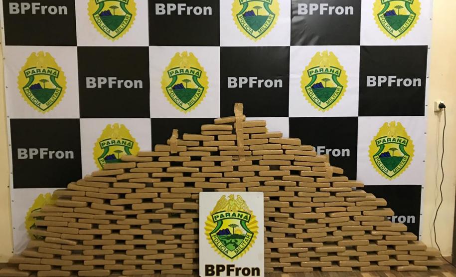 BPFron retira de circulação mais de 130 quilos de maconha em Guaíra, no Oeste do estado BPFron retira de circulação mais de 130 quilos de maconha em Guaíra, no Oeste do estado