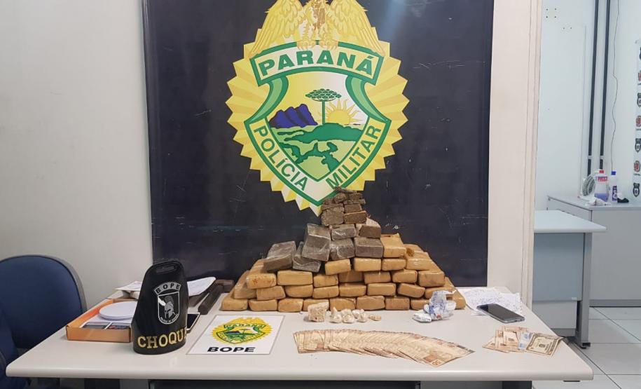 Mais de 30 tabletes de maconha são apreendidos pelo BOPE em Curitiba