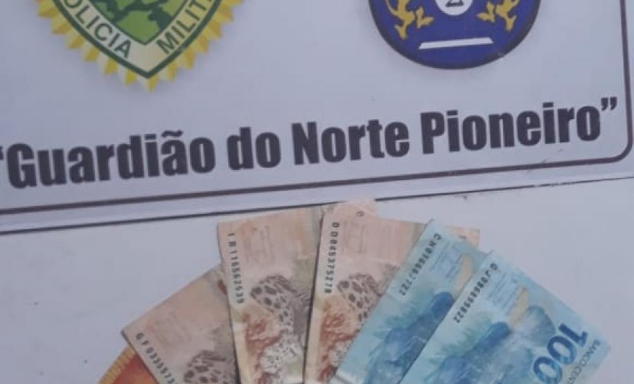 No Norte Pioneiro, PM apreende drogas e dinheiro durante atendimento de ocorrências No Norte Pioneiro, PM apreende drogas e dinheiro durante atendimento de ocorrências