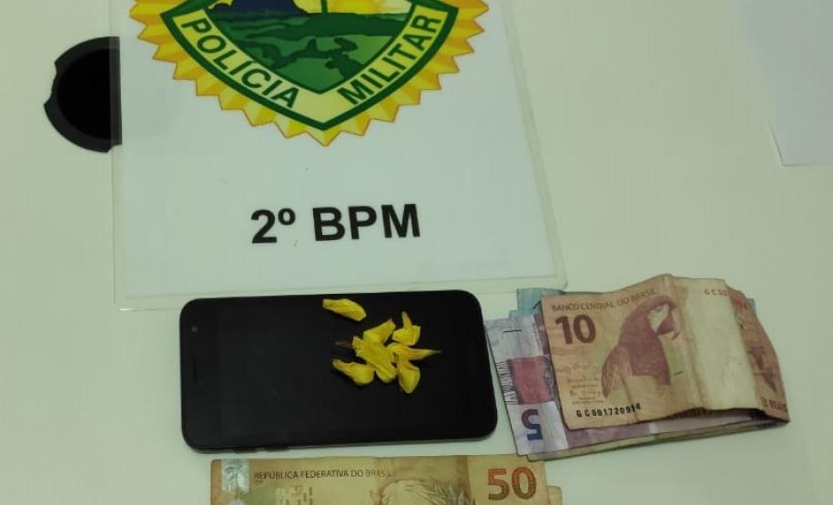 No Norte Pioneiro, PM apreende drogas e dinheiro durante atendimento de ocorrências No Norte Pioneiro, PM apreende drogas e dinheiro durante atendimento de ocorrências