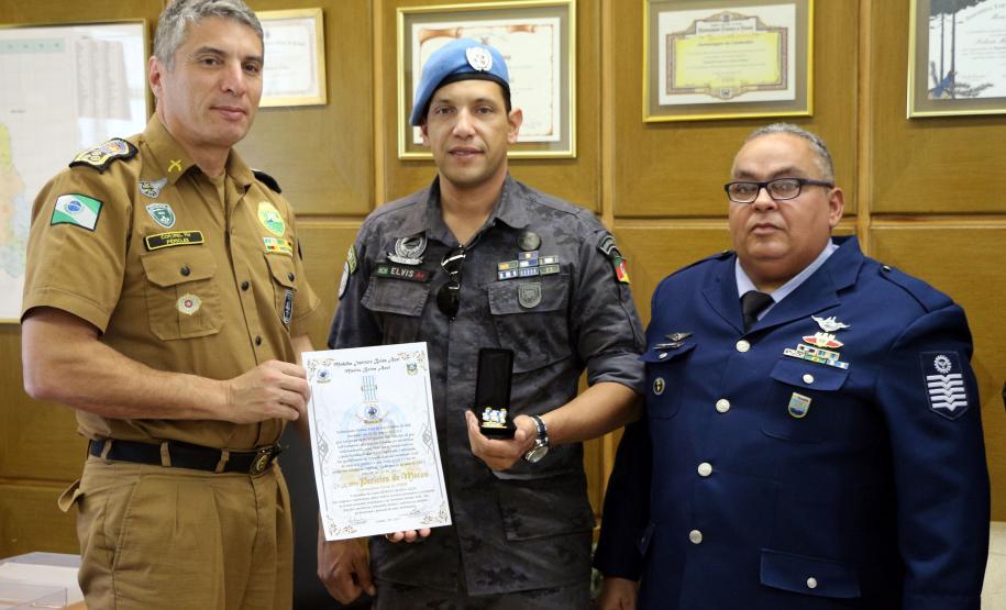 Curitiba, 19 de julho de 2019. Comandante-Geral da PMPR é condecorado pelo Instituto Boina Azul. Foto: Sgt Dário, da Força Aérea Brasileira.