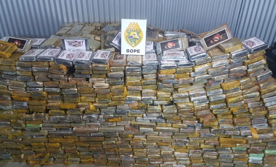 BOPE descobre casa onde havia mais de 3 toneladas de cocaína em Guaratuba; droga iria para a Europa BOPE descobre casa onde havia mais de 3 toneladas de cocaína em Guaratuba; droga iria para a Europa