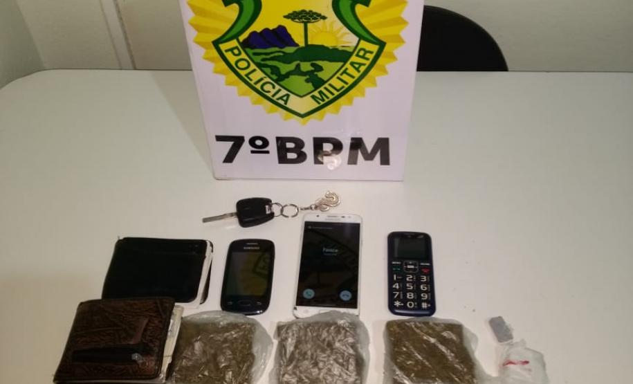 Cinco pessoas são presas além de drogas e objetos apreendidos pela PM no Noroeste do estado Cinco pessoas são presas além de drogas e objetos apreendidos pela PM no Noroeste do estado