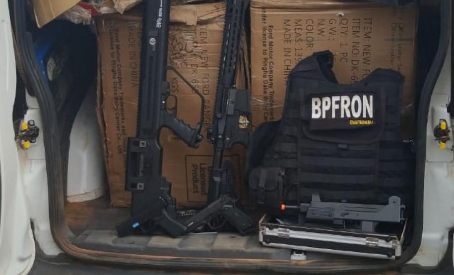 BPFron apreende 40 armas Airsoft em veículo guinchado no Oeste do estado; duas pessoas acabaram presas BPFron apreende 40 armas Airsoft em veículo guinchado no Oeste do estado; duas pessoas acabaram presas