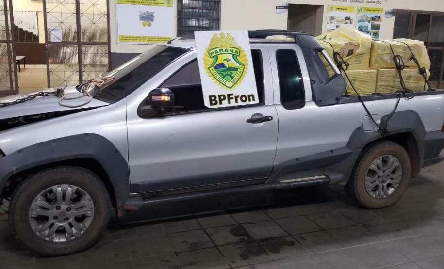 Carro carregado com cigarros contrabandeados é apreendido por policiais militares do BPFron no Oeste do estado