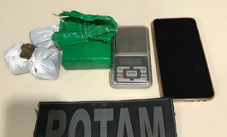 Tráfico de drogas é combatido pela PM em Mandaguaçu (PR) e três pessoas são encaminhadas Tráfico de drogas é combatido pela PM em Mandaguaçu (PR) e três pessoas são encaminhadas