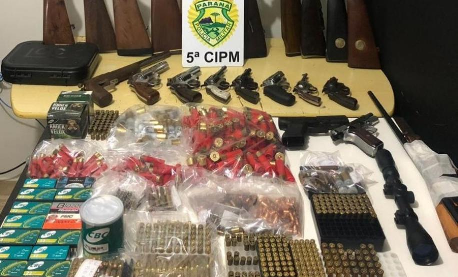 Quarta-feira é marcada por grande apreensão de armas de fogo e prisões no Noroeste do Paraná Quarta-feira é marcada por grande apreensão de armas de fogo e prisões no Noroeste do Paraná