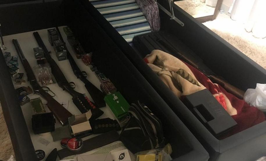 Quarta-feira é marcada por grande apreensão de armas de fogo e prisões no Noroeste do Paraná Quarta-feira é marcada por grande apreensão de armas de fogo e prisões no Noroeste do Paraná