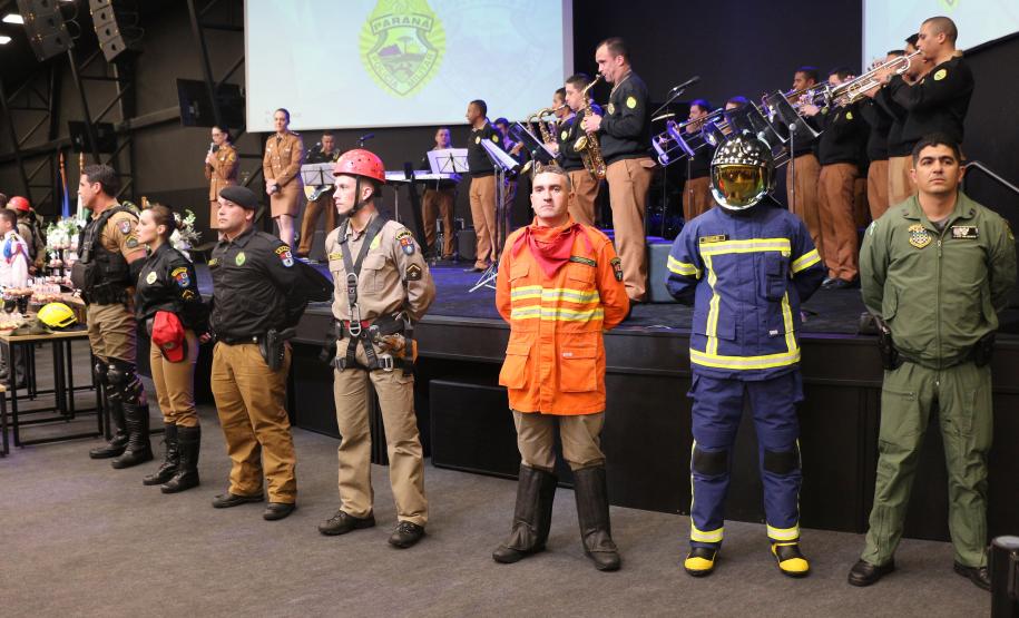 Curitiba, 04 de agosto de 2019.  Culto da Policia Militar Comunidade Alcance Foto: demonstração de tipos de fardamentos da Policia Militar e Bombeiros.