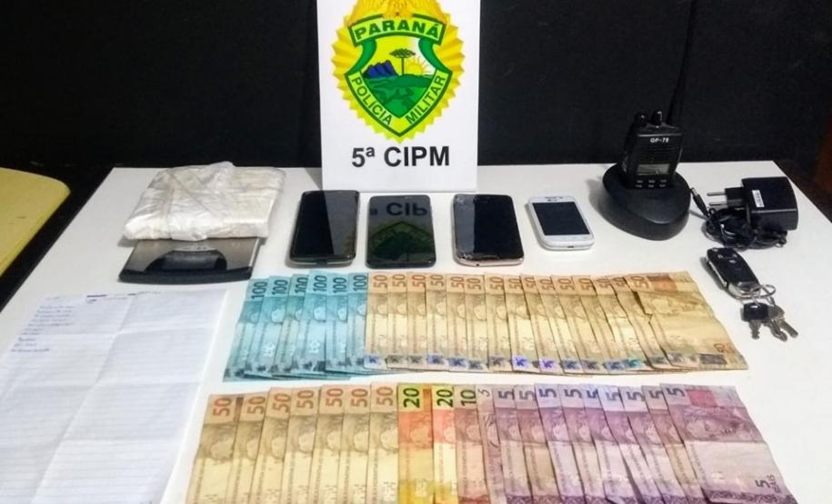 Em Cianorte (PR), quatro pessoas são presas pela PM em flagrante; cocaína e dinheiro são apreendidos