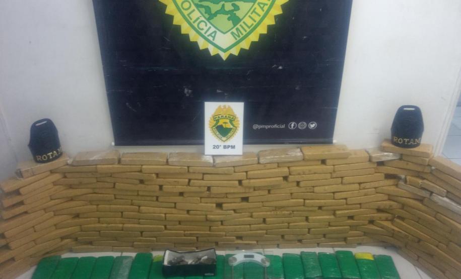 Envolvidos no tráfico de mais de 140 quilos de maconha são presos após abordagem na capital Envolvidos no tráfico de mais de 140 quilos de maconha são presos após abordagem na capital