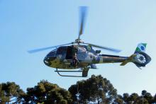Uma mulher e dois adolescentes foram resgatados na Ilha do mel pelo helicóptero do BPMOA