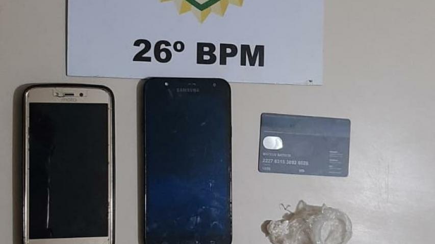 Em Reserva (PR), PM encaminha sete pessoas e apreende pinos de cocaína e dinheiro após denúncia