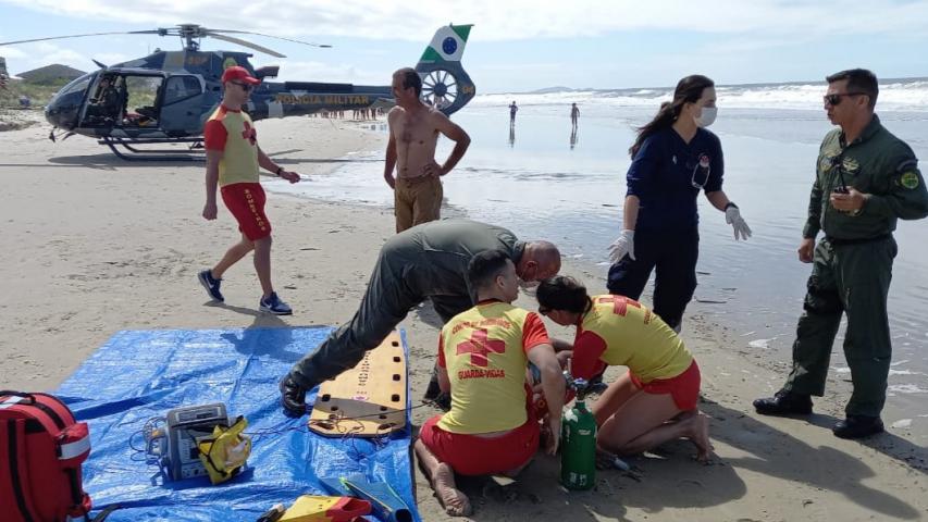 Corpo de Bombeiros salva homem que se afogou no Balneário Junara, no Litoral