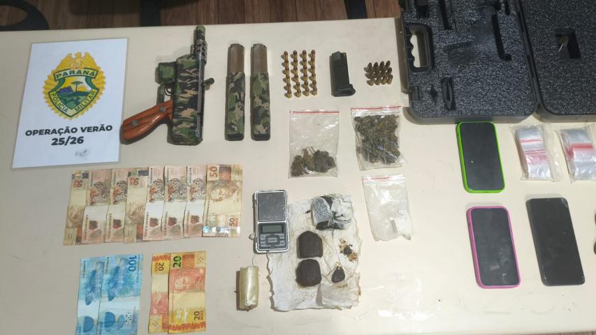 No local, um homem e uma mulher receberam voz de prisão